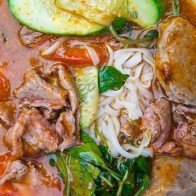 Quán hủ tiếu sa tế hơn 5 thập kỷ đắt khách ở Sài Gòn