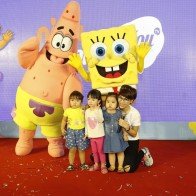 Fan nhí Sài thành nức lòng trước sự dễ thương của SpongeBob và Patrick