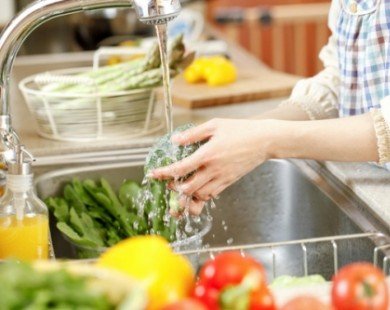 Lý do các gia đình không ngâm rau quả bằng nước muối để khử hóa chất