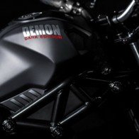 Ngắm 2016 GPX Racing ấn phẩm "đen quỷ" dũng mãnh