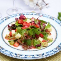 Cách làm salad dâu tây ngon như nhà hàng
