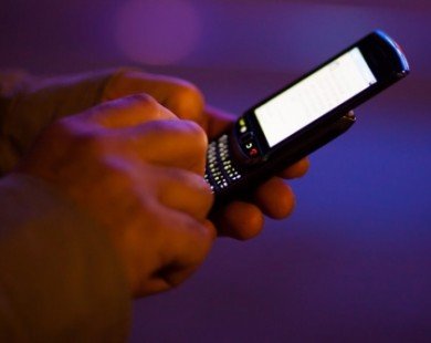 Tại sao giới trẻ tại Anh thường kiểm tra smartphone giữa đêm?