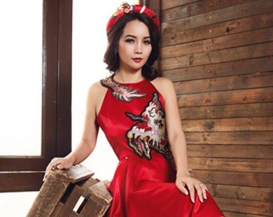 Mai Thu Huyền đẹp lúng liếng với váy họa tiết dân gian