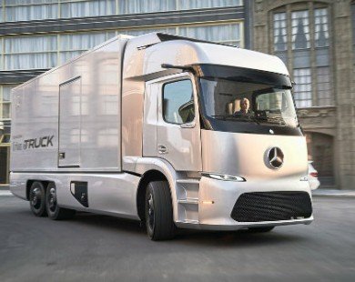 Soi xe tải điện công nghệ cao Mercedes-Benz Urban eTruck