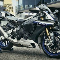 Hàng “nóng” Yamaha YZF-R1M 2017 sắp lên kệ