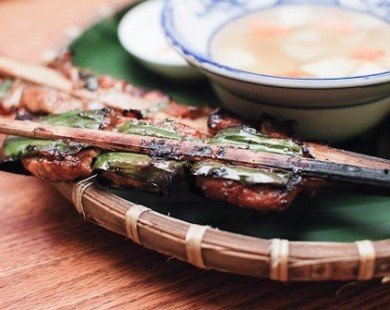 Món ăn đường phố Hà Nội khiến khách Tây sẵn sàng ngồi vỉa hè