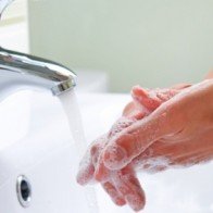 Hoang mang xà phòng diệt khuẩn chứa chất cấm gây ung thư