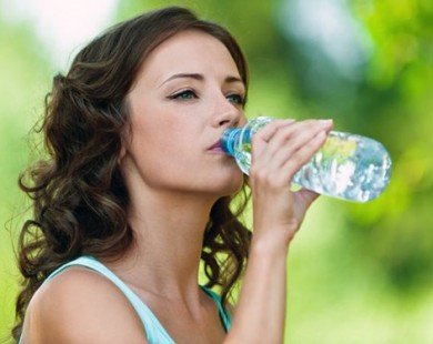 Uống nước không đúng cách khiến bạn chết sớm