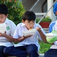 Con tôi học thêm ở Pháp như thế nào?