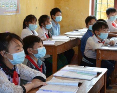 Học sinh Lào Cai phải đeo khẩu trang để tránh bệnh quai bị