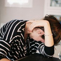 Đừng bao giờ hoàn toàn tin đàn ông, kể cả khi hắn khóc...