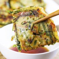 Làm bánh xèo kiểu Hàn Quốc Pajeon vừa giòn vừa ngon