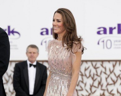 Những bộ váy dạ hội lỗng lẫy của công nương Kate Middleton