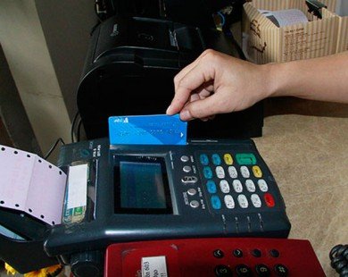 Đã đến lúc quản lý rủi ro từ rút tiền qua thẻ tín dụng bằng máy POS?