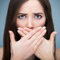 Những thói quen xấu khiến hôi miệng kéo dài