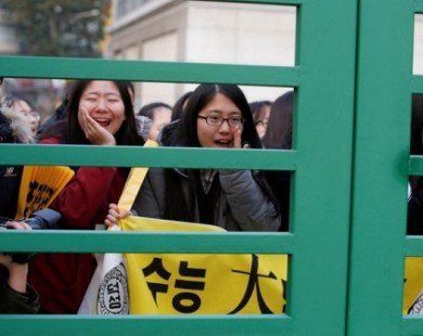 Hàn Quốc 'nín thở' trong ngày sĩ tử thi đại học
