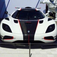 Kinh hoàng Koenigsegg One: 1 giá đắt 224 tỷ đồng