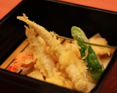 Làm tempura hỗn hợp ăn chơi cuối tuần