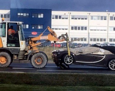 Siêu xe Bugatti Chiron đầu tiên gặp nạn