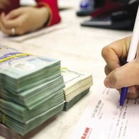 Cuối năm, nhiều ngân hàng bất ngờ hạ lãi suất huy động