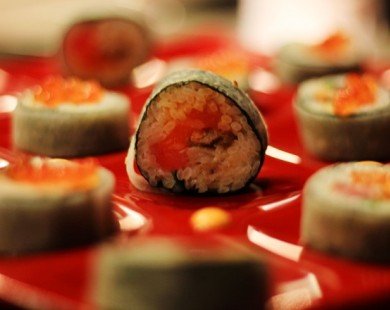 Làm sushi cá hồi xông khói ngon như nhà hàng Nhật