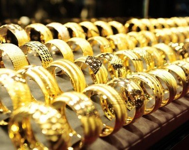 Vàng trong nước đắt hơn thế giới 4,4 triệu đồng/lượng