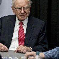 Chính sách thuế của Donald Trump có thể giúp Buffett có thêm 29 tỷ USD