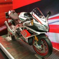 Aprilia RSV4 RF trình làng, giá chát 733 triệu đồng