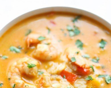 Cách nấu súp tôm Thái chua cay cho ngày lạnh