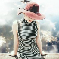 Là phụ nữ hiện đại phải có tiền, rồi có chồng, có con, đúng hay sai?