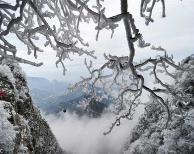 Đã mắt với cảnh tuyết phủ trắng Thiên Môn Sơn đẹp như cổ tích