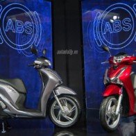 Chọn mua Yamaha NVX 2017 hay Honda SH 150?