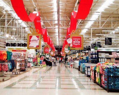 Hàng hóa siêu rẻ, Chile hút hàng triệu khách đến mua sắm