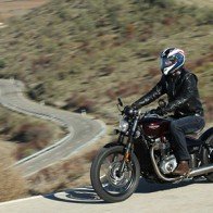 Đánh giá xe Triumph Bonneville Bobber 2017