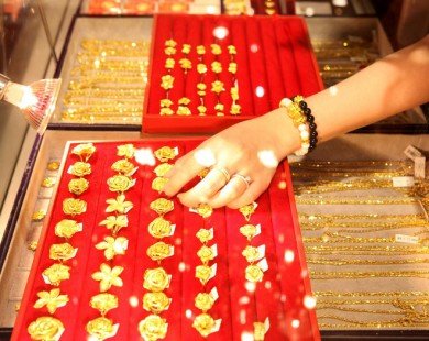 Doanh nghiệp vàng đẩy chênh lệch giá bán ra mua vào lên gần 800 nghìn đồng/lượng