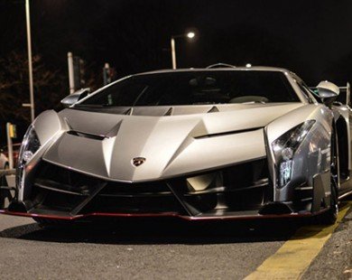 Lamborghini Veneno siêu hiếm xuất hiện trên phố