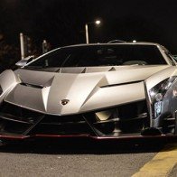 Lamborghini Veneno siêu hiếm xuất hiện trên phố