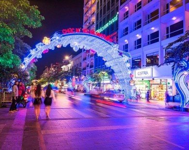 Sài Gòn lung linh chào xuân Đinh Dậu 2017