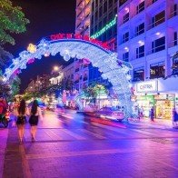 Sài Gòn lung linh chào xuân Đinh Dậu 2017