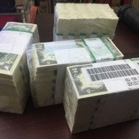 Đổi tiền mới, tiền lưu niệm vào mùa