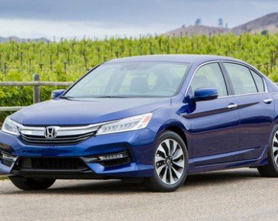 Sức ép cạnh tranh buộc Honda Accord giảm giá