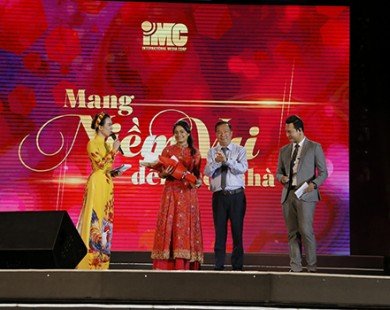 “Cô dâu 8 tuổi” Toral Rasputra và nghệ sĩ Việt lắng đọng cùng khán giả Cần Thơ trong đêm nhạc “IMC – Mang niềm vui đến mọi nhà”