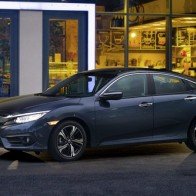Định giá 950 triệu đồng tại Việt Nam, Honda Civic 2017 gặp khó?
