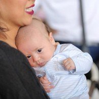 Thảo Trang đưa con trai về nước đón Tết