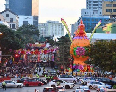 Khu phố Hoa ở Singapore trang trí rực rỡ đón Tết con gà