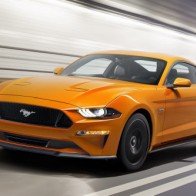 Ford Mustang 2018: Thiết kế mới, hộp số 10 cấp