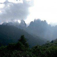 Khám phá đỉnh Ngũ Chỉ Sơn vùng Tây Bắc