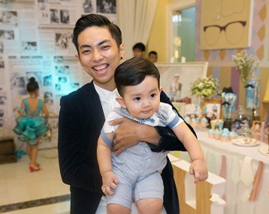 Chưa đầy 2 tuổi, con trai Khánh Thi - Phan Hiển đã đẹp như soái ca khiến ai nhìn cũng mê