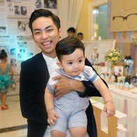 Chưa đầy 2 tuổi, con trai Khánh Thi - Phan Hiển đã đẹp như soái ca khiến ai nhìn cũng mê