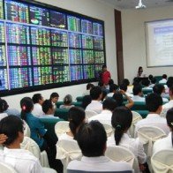 Chứng khoán trực tuyến hôm nay 24.1: Áp lực chốt lời sẽ “cực mạnh”